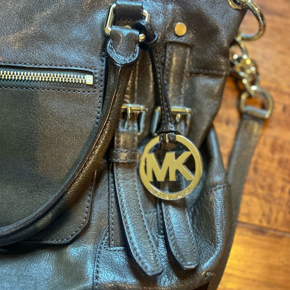 Michael Kors Olive Leather Shoulder Satchel with Gold Hardware - Picture 2 of 8